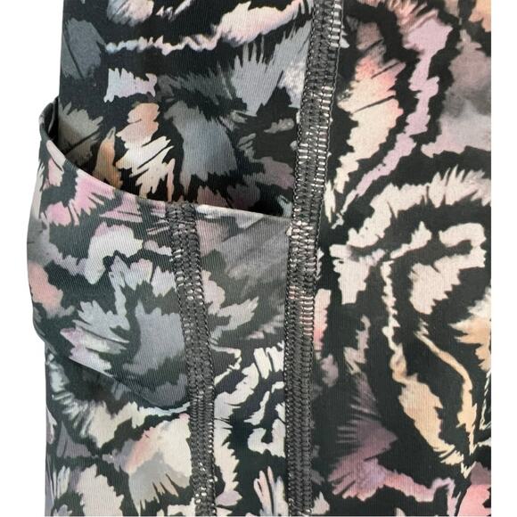 Athleta Ultimate Stash 7/8 Tight XS EUC - Picture 4 of 14